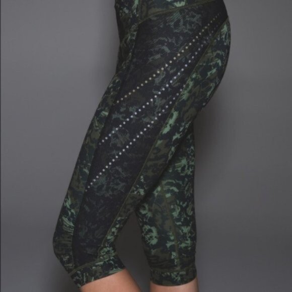 Lululemon Stop At Nothing Crop Desert Olive Camo size 4 - Picture 15 of 16